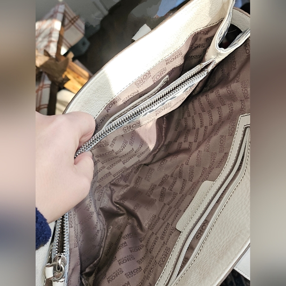 MICHAEL KORS large canvas and leather GUC - Picture 8 of 10